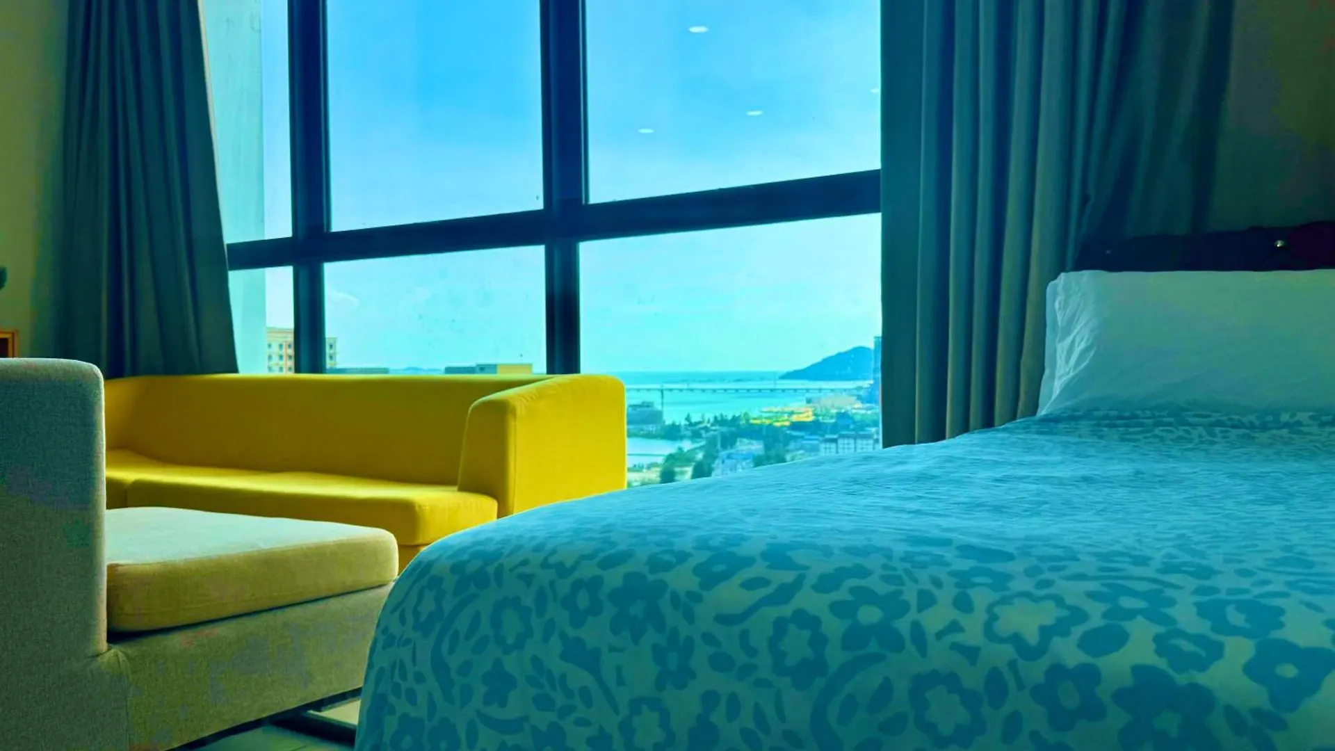 Big Screen Cinema Tv, 5 Queen Bed Luxury Apt 2Cp Jelutong Malaysia