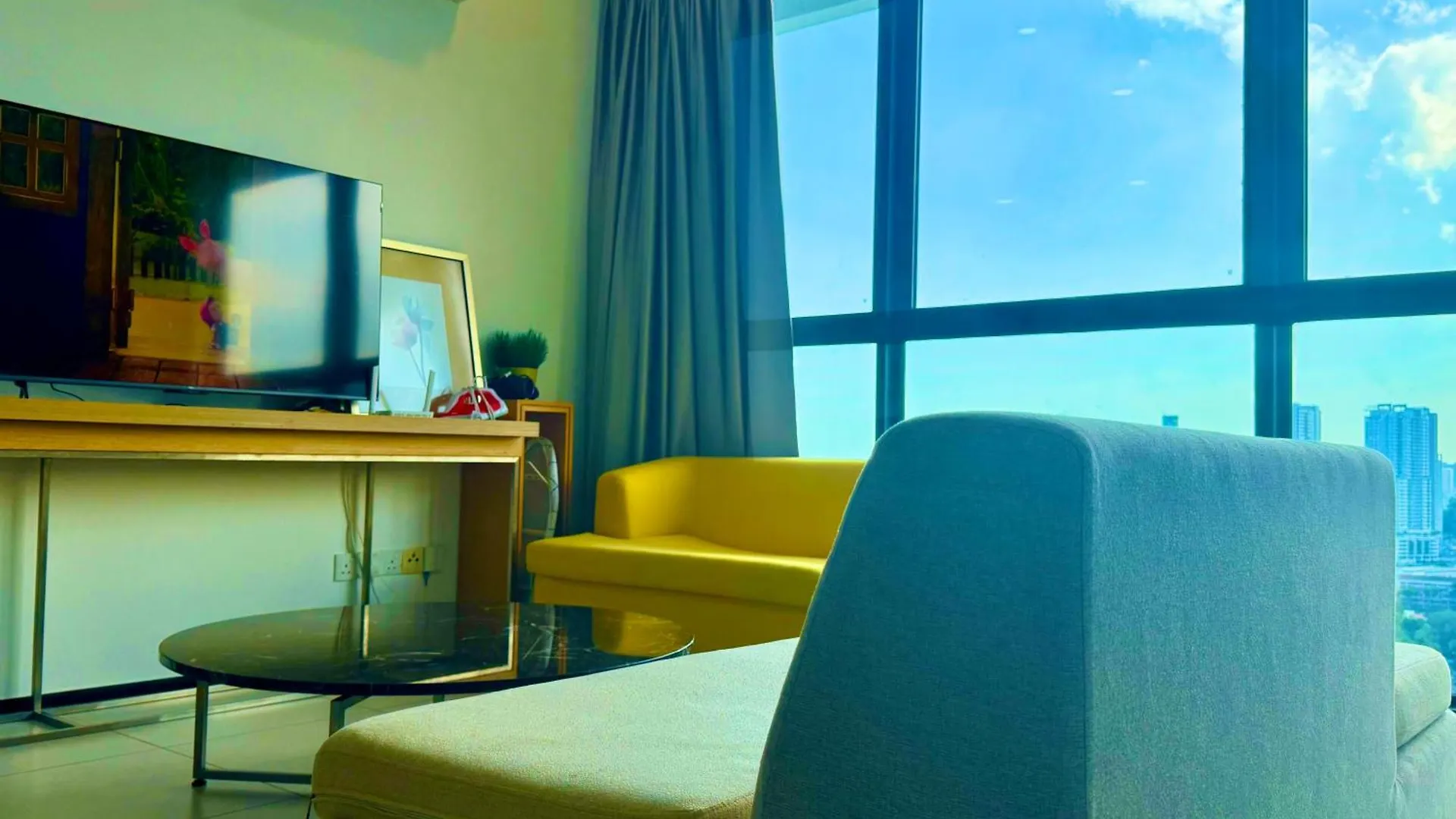 Apartment Big Screen Cinema Tv, 5 Queen Bed Luxury Apt 2Cp Jelutong Malaysia