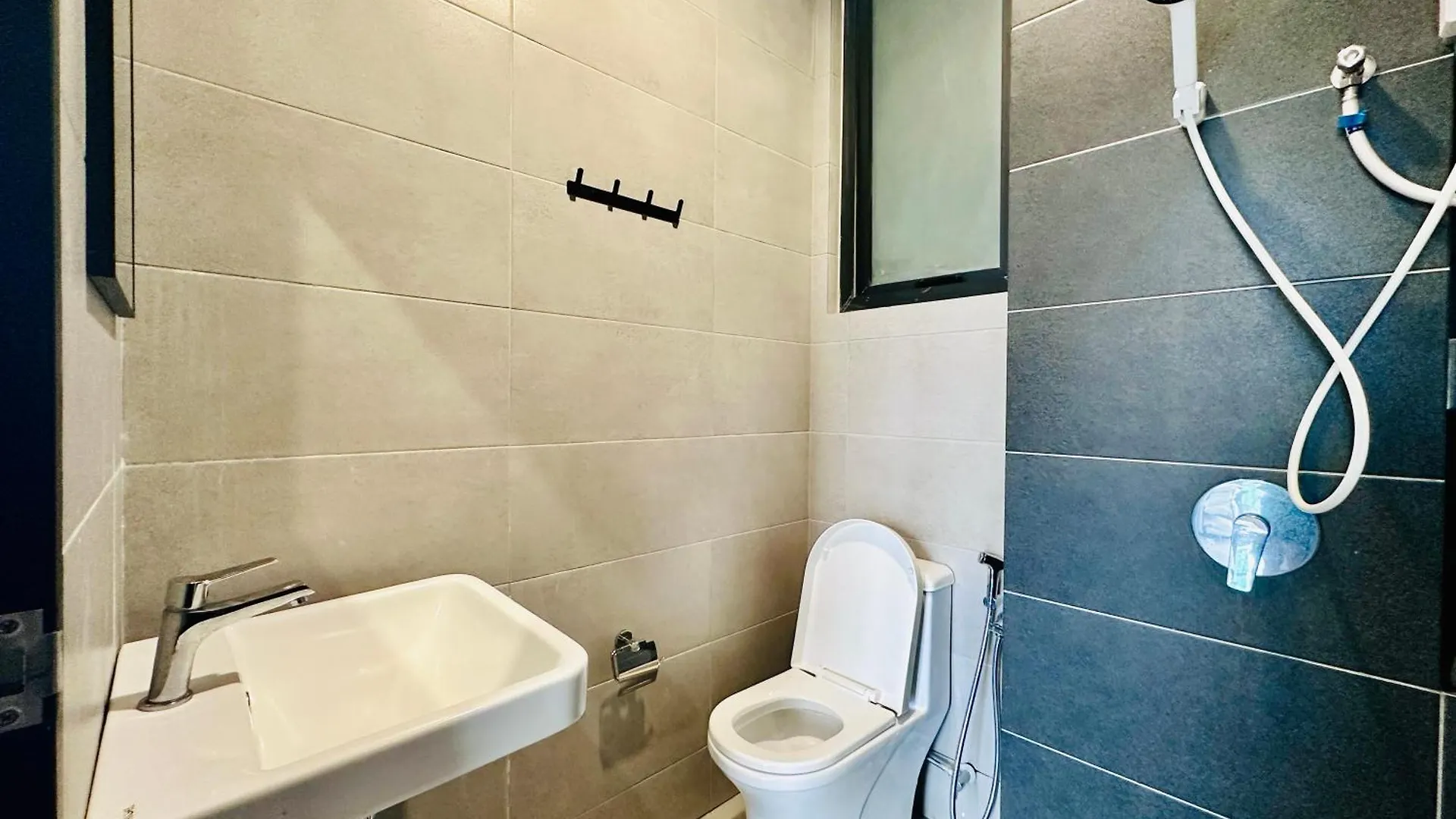 Apartment Big Screen Cinema Tv, 5 Queen Bed Luxury Apt 2Cp Jelutong
