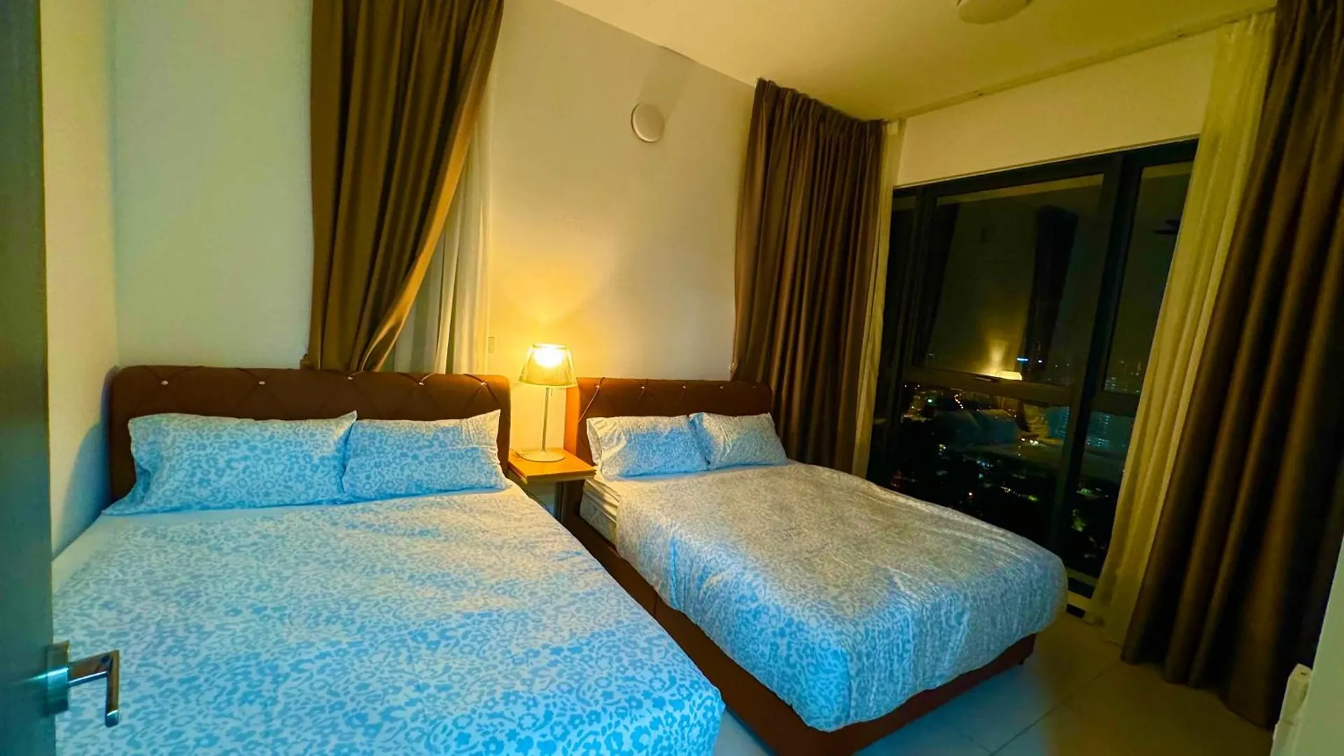 Apartment Big Screen Cinema Tv, 5 Queen Bed Luxury Apt 2Cp Jelutong