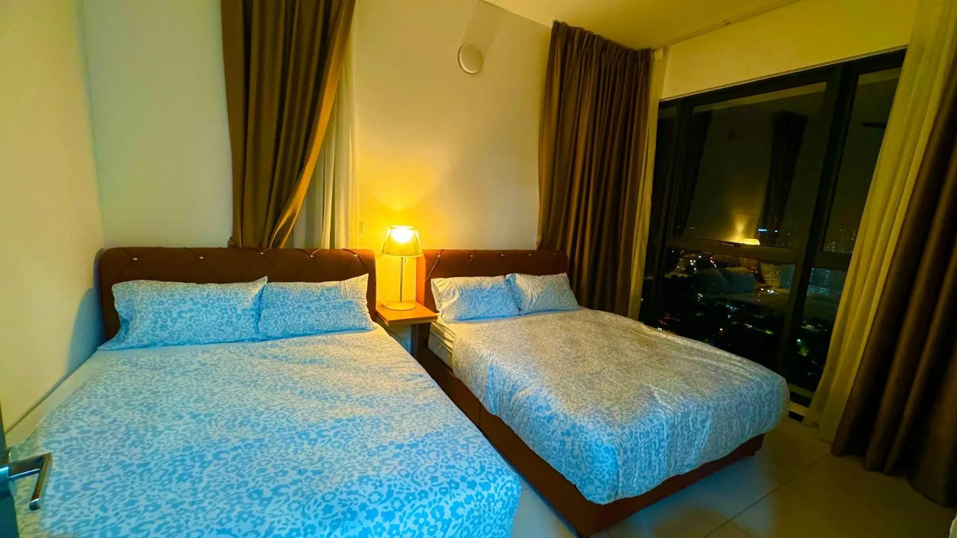 Big Screen Cinema Tv, 5 Queen Bed Luxury Apt 2Cp Jelutong