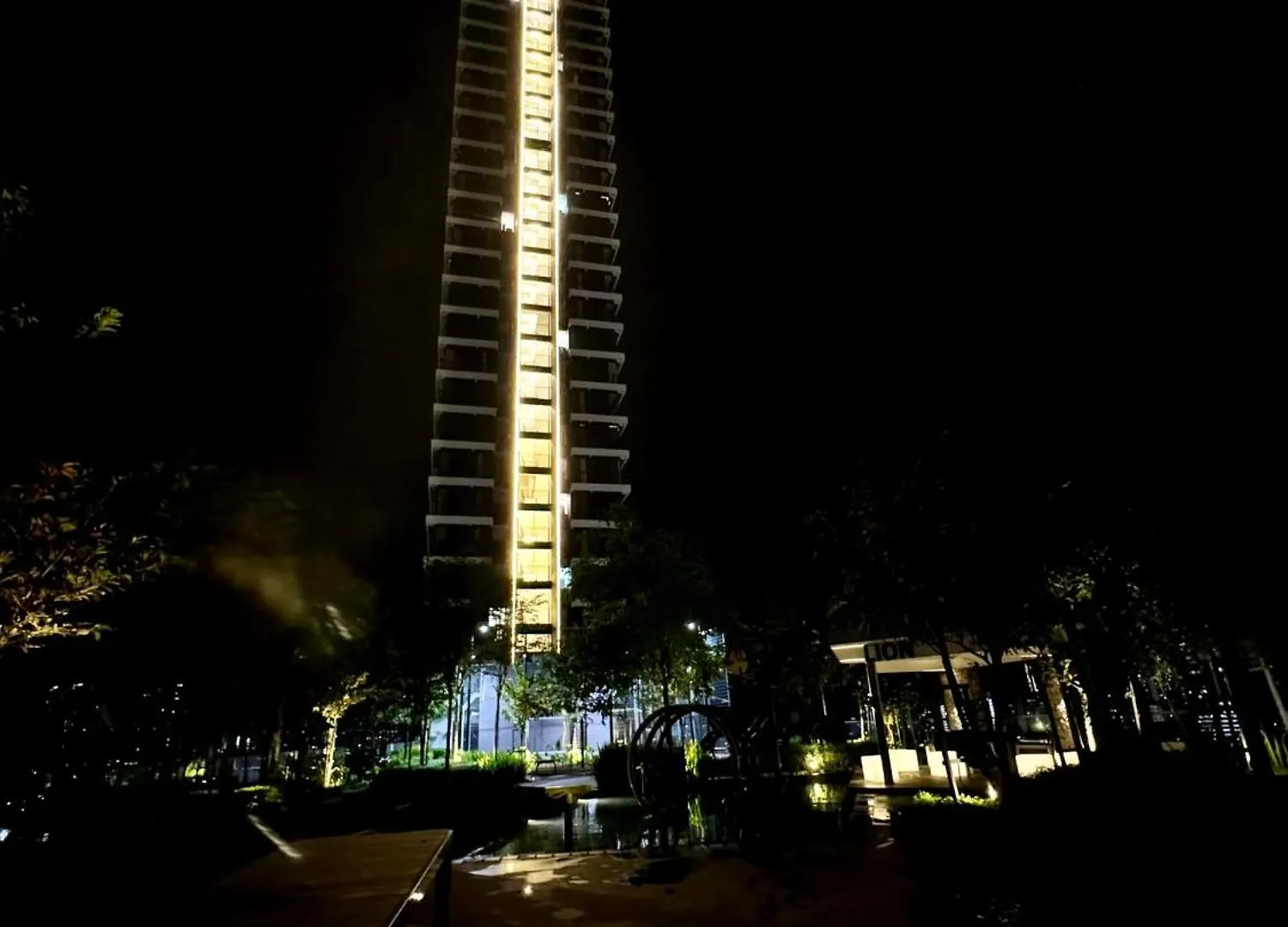 Apartment Big Screen Cinema Tv, 5 Queen Bed Luxury Apt 2Cp Jelutong Malaysia